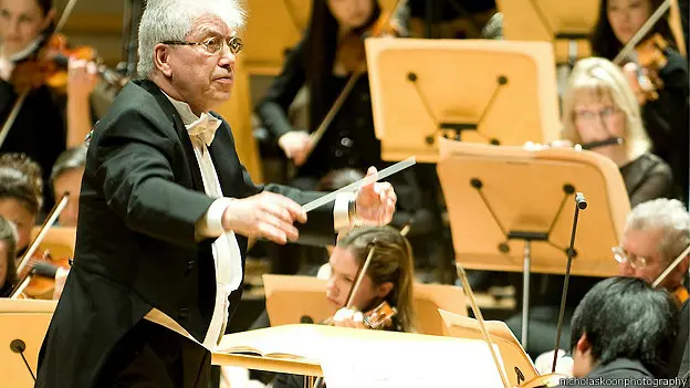 تراشیدن موی سر فرهاد مشکات و برکناری رئیس کل شهربانی کشور